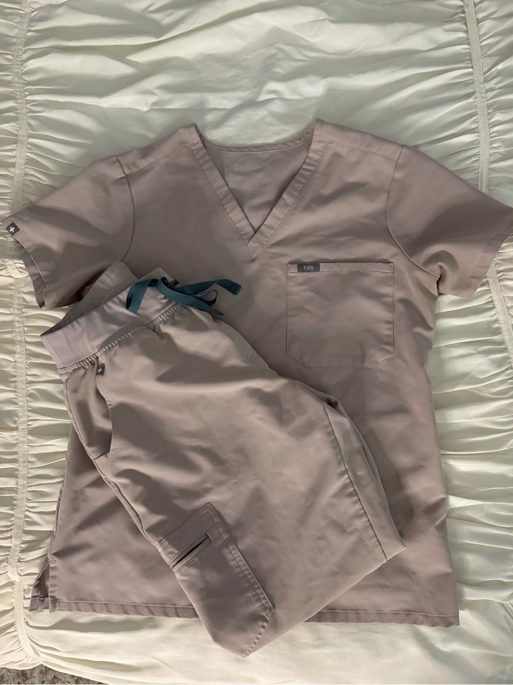 Figs Women’s Scrub Set in Cement gray